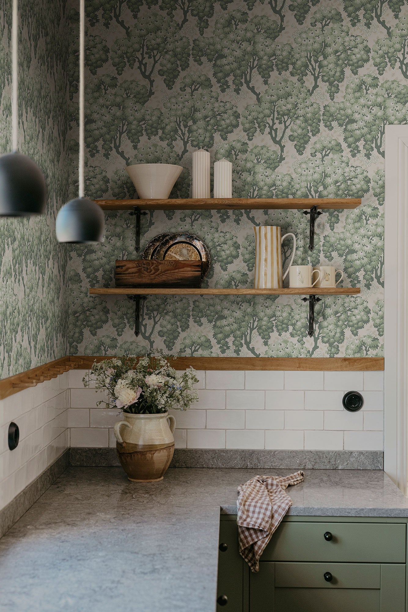 S10564 Green Ragnvi Trädgården Wallpaper by Sandberg