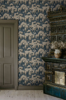 S10566 Midnight Blue Ragnvi Trädgården Wallpaper by Sandberg