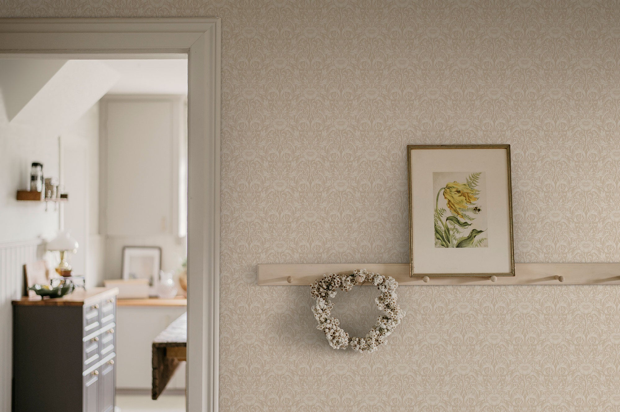 S10570 Beige Emil Trädgården Wallpaper by Sandberg