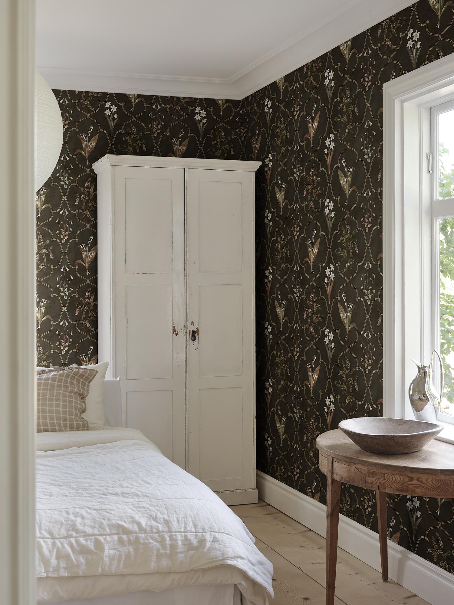S10577 Dark Louise Herbarium Mural by Sandberg