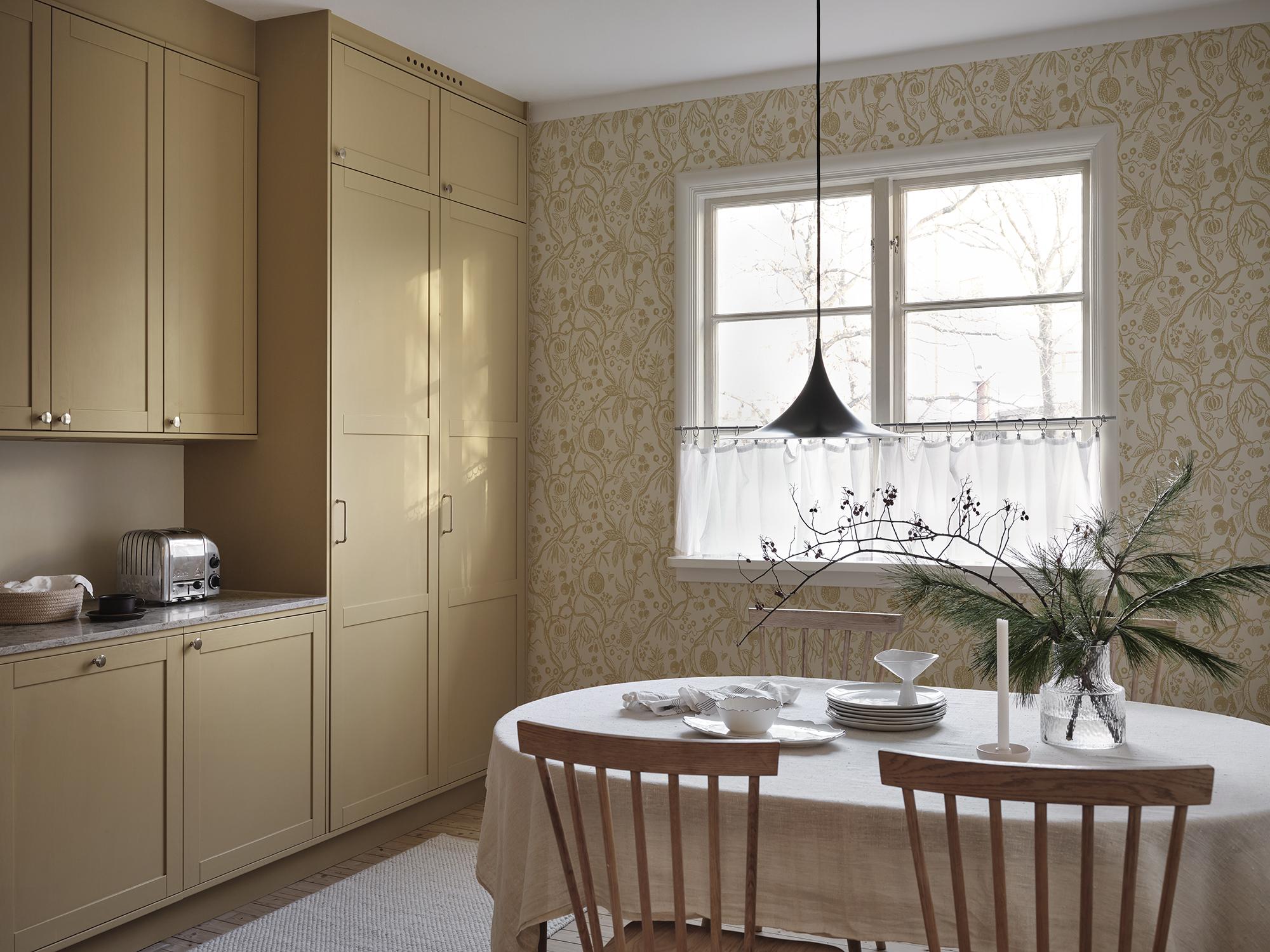 S10616 Honey Tree of Life Familjen Wallpaper by Sandberg
