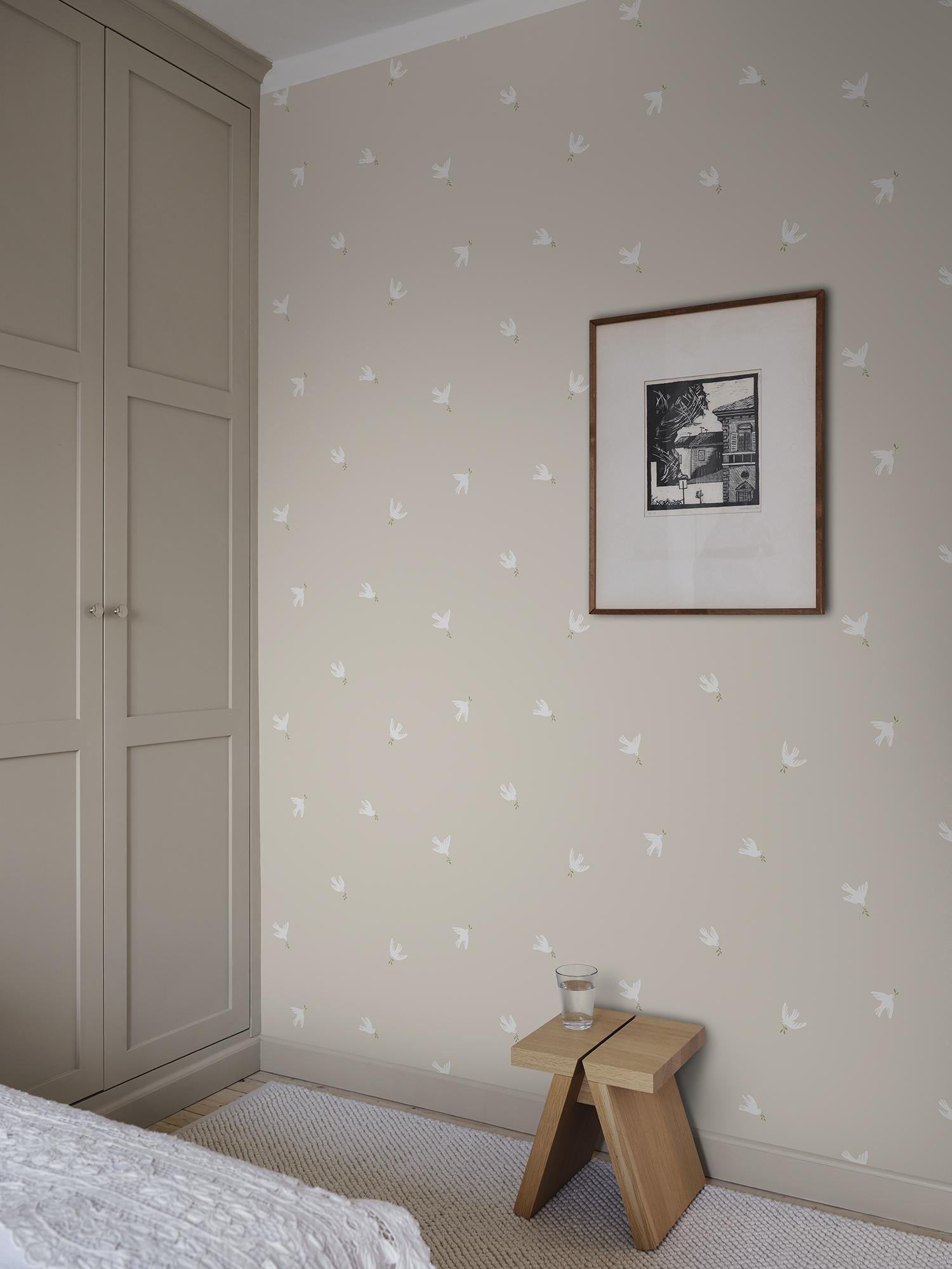 S10625 Sandstone Frida Familjen Wallpaper by Sandberg