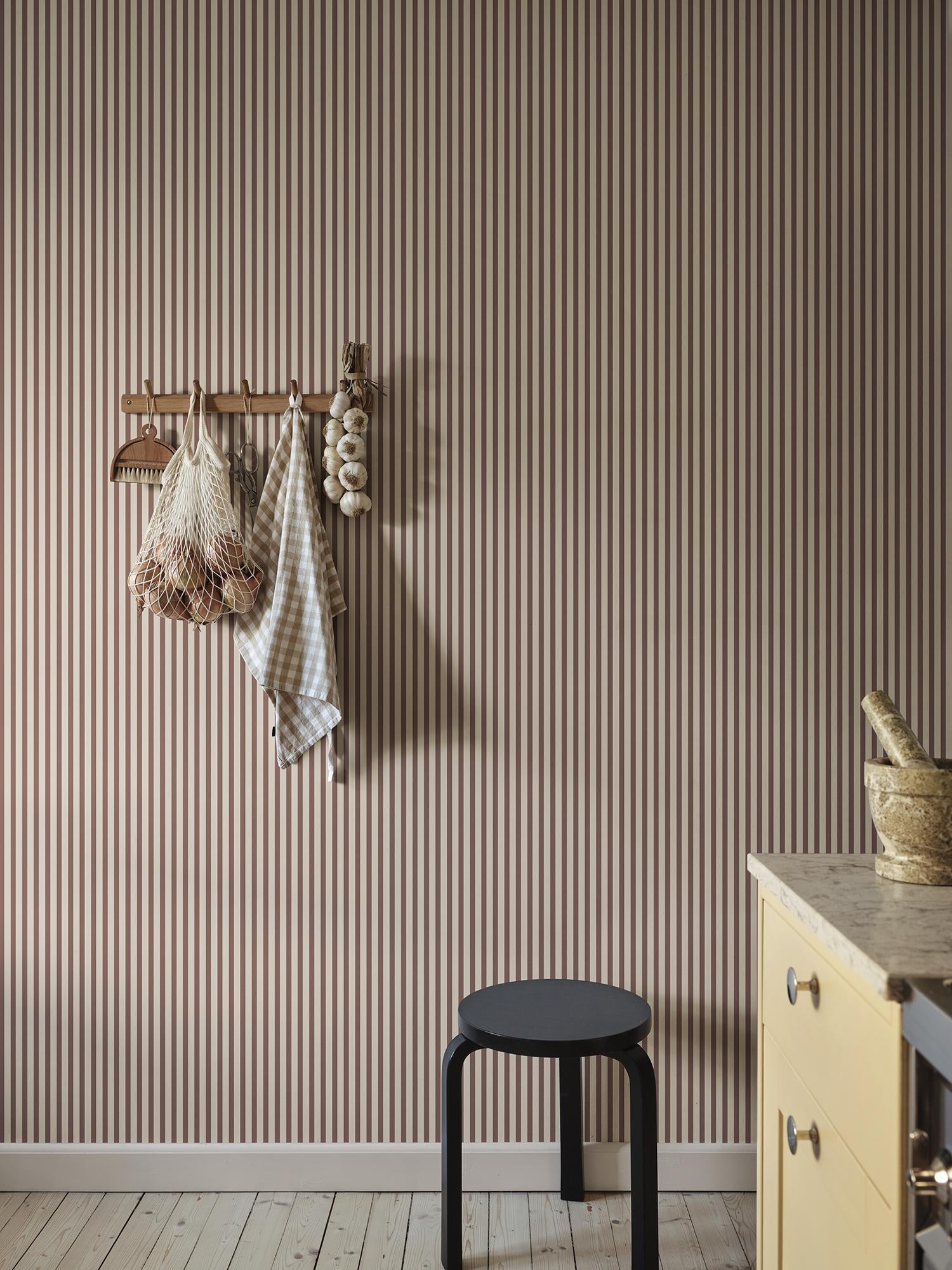 S10629 Burgundy Estelle Familjen Wallpaper by Sandberg