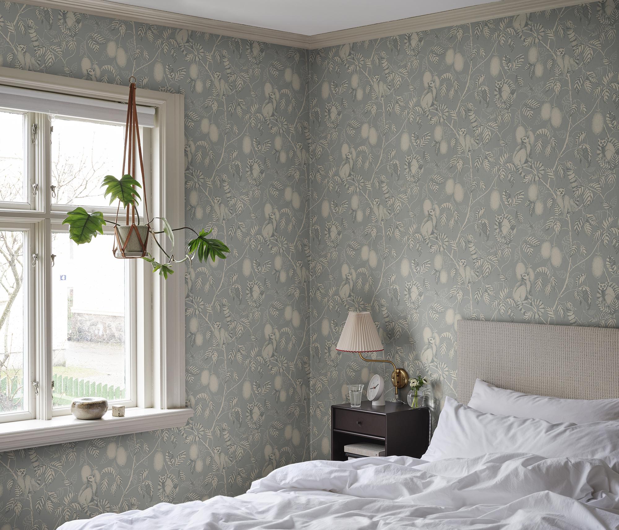 S10630 Light Blue Elliot Familjen Wallpaper by Sandberg