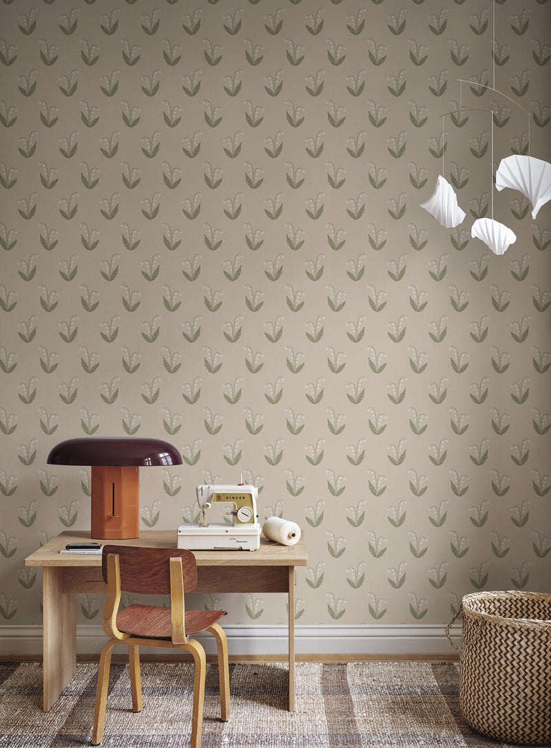 S10635 Blush Lilly Familjen Wallpaper by Sandberg