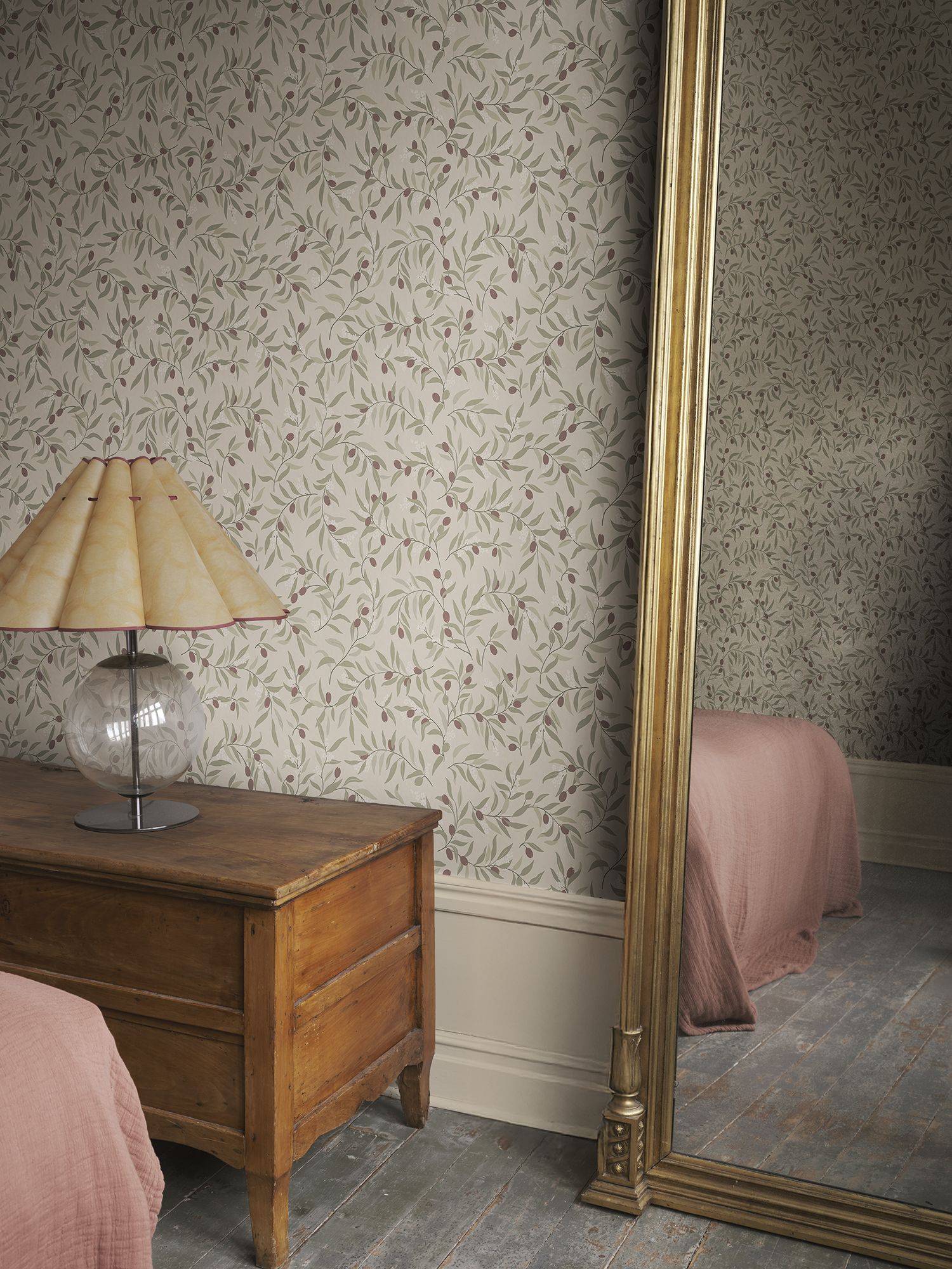 S10681 Olivia Burgundy Wallpaper by Sandberg