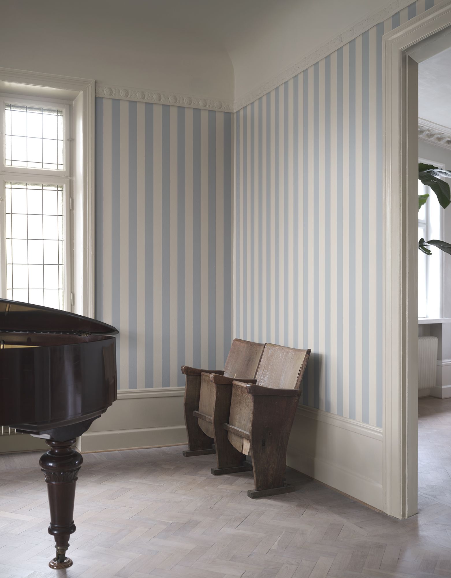 S10697 Sam Light Blue Wallpaper by Sandberg
