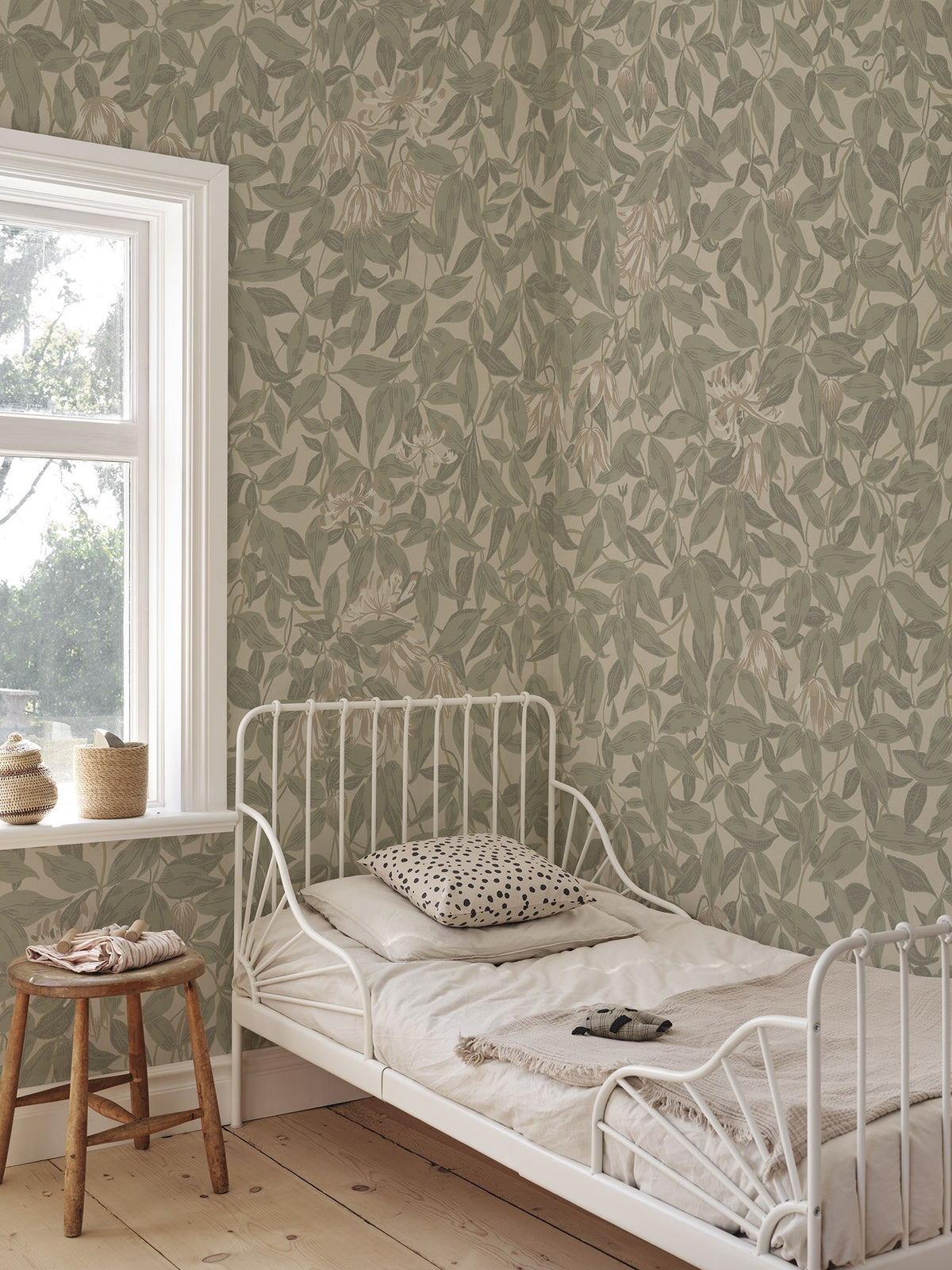 S10718 Linnea Garden Green Heritage Mural by Sandberg