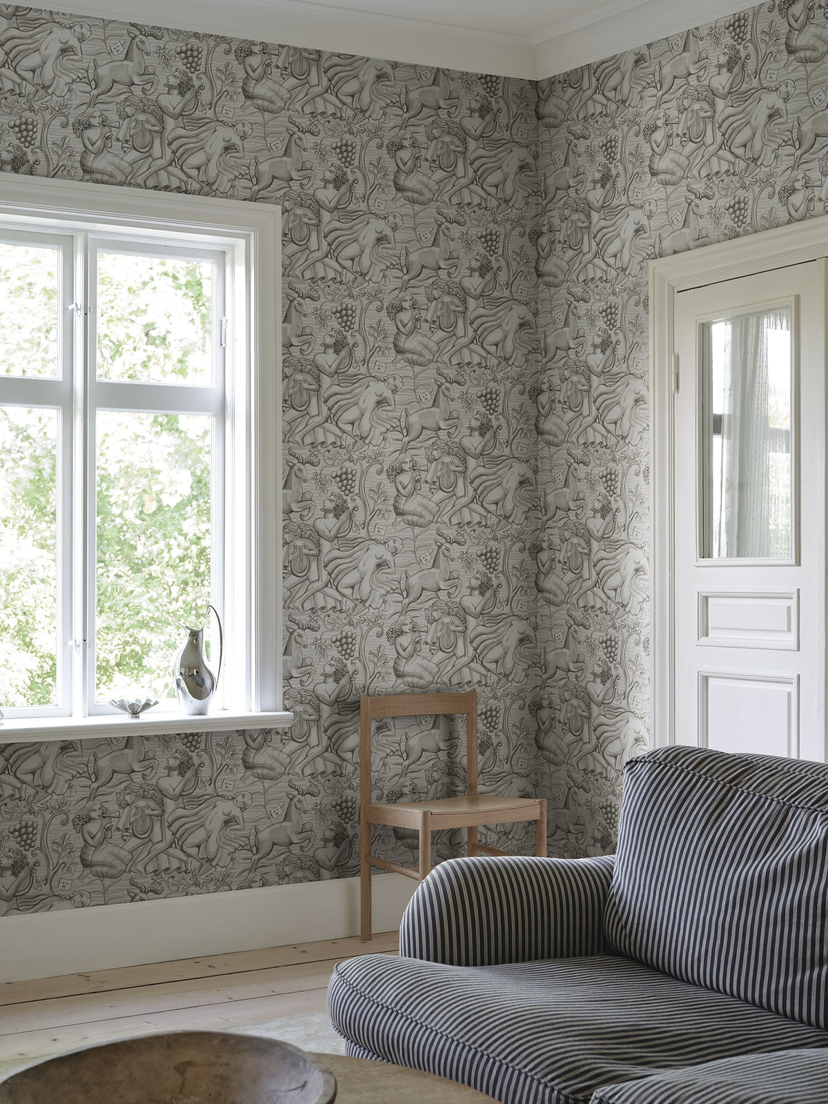 S10757 Baccus Graphite Heritage Mural by Sandberg