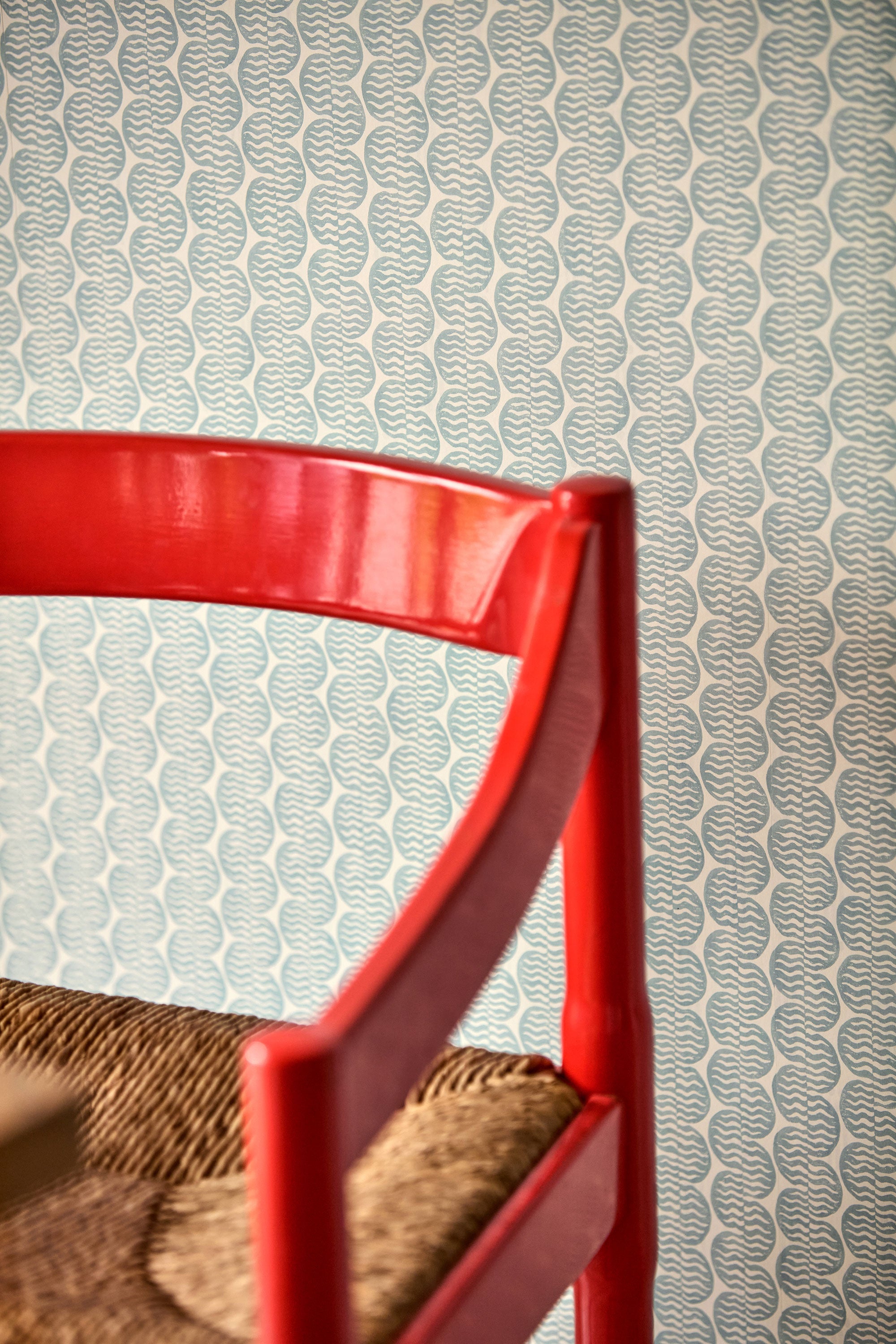 113241 Raft Stripe Oakham Coast blue Wallpaper by Scion