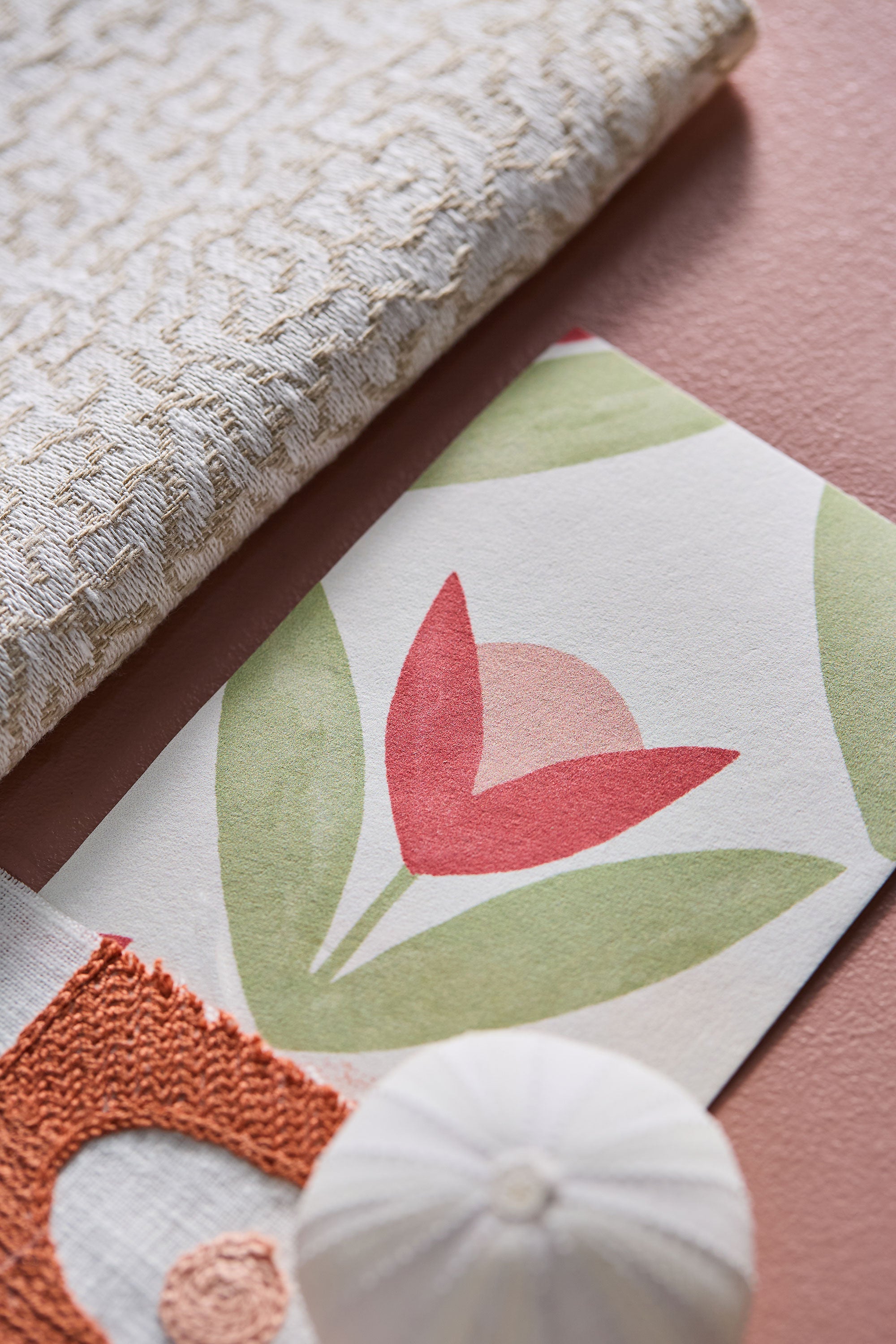 113255 Tulip Trellis Oakham Berry Wallpaper by Scion