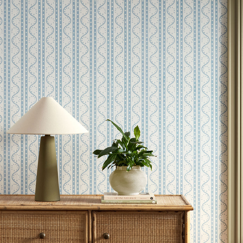 113286 Split Pea Oakham Coast blue Wallpaper by Scion