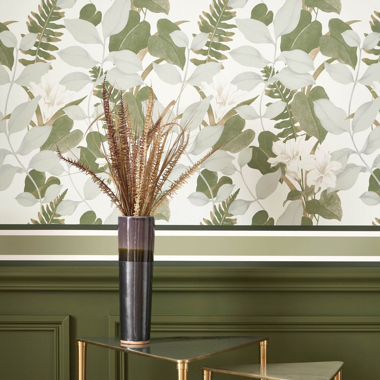 SOLI200267212 Royal Lily Soliflore Wallpaper by Casadeco