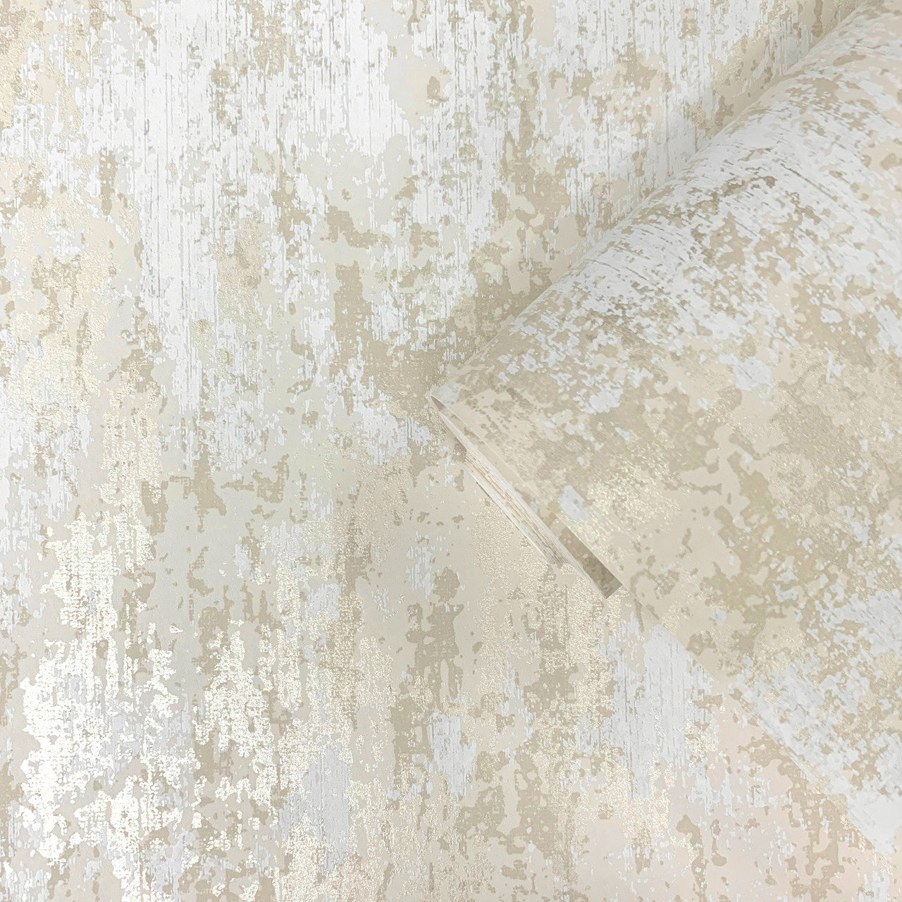 SR28102 Lustre Shimmer Gold Wallpaper by Galerie