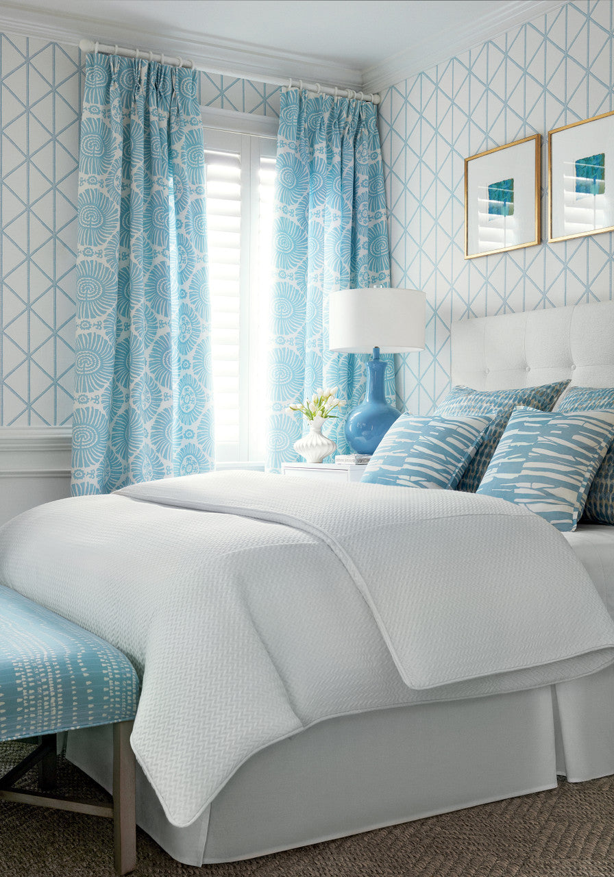 T10132 Box Kite Tropics Wallpaper By Thibaut