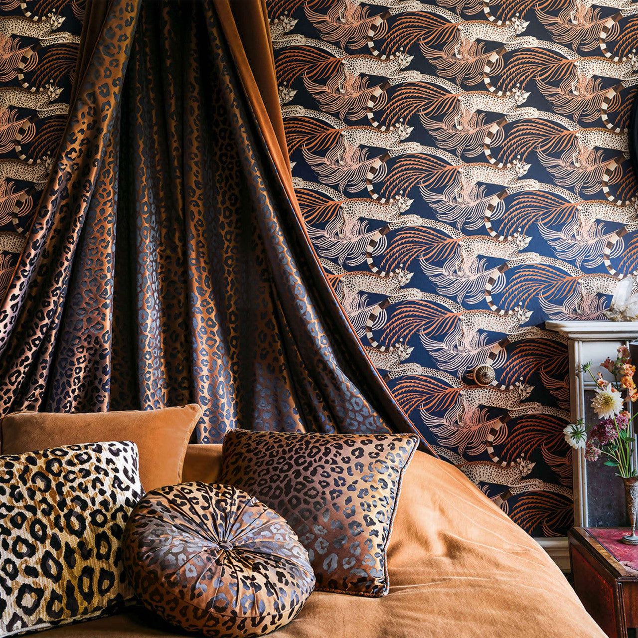 W450/04 Delilah Temperley London Sienna Wallpaper By Romo