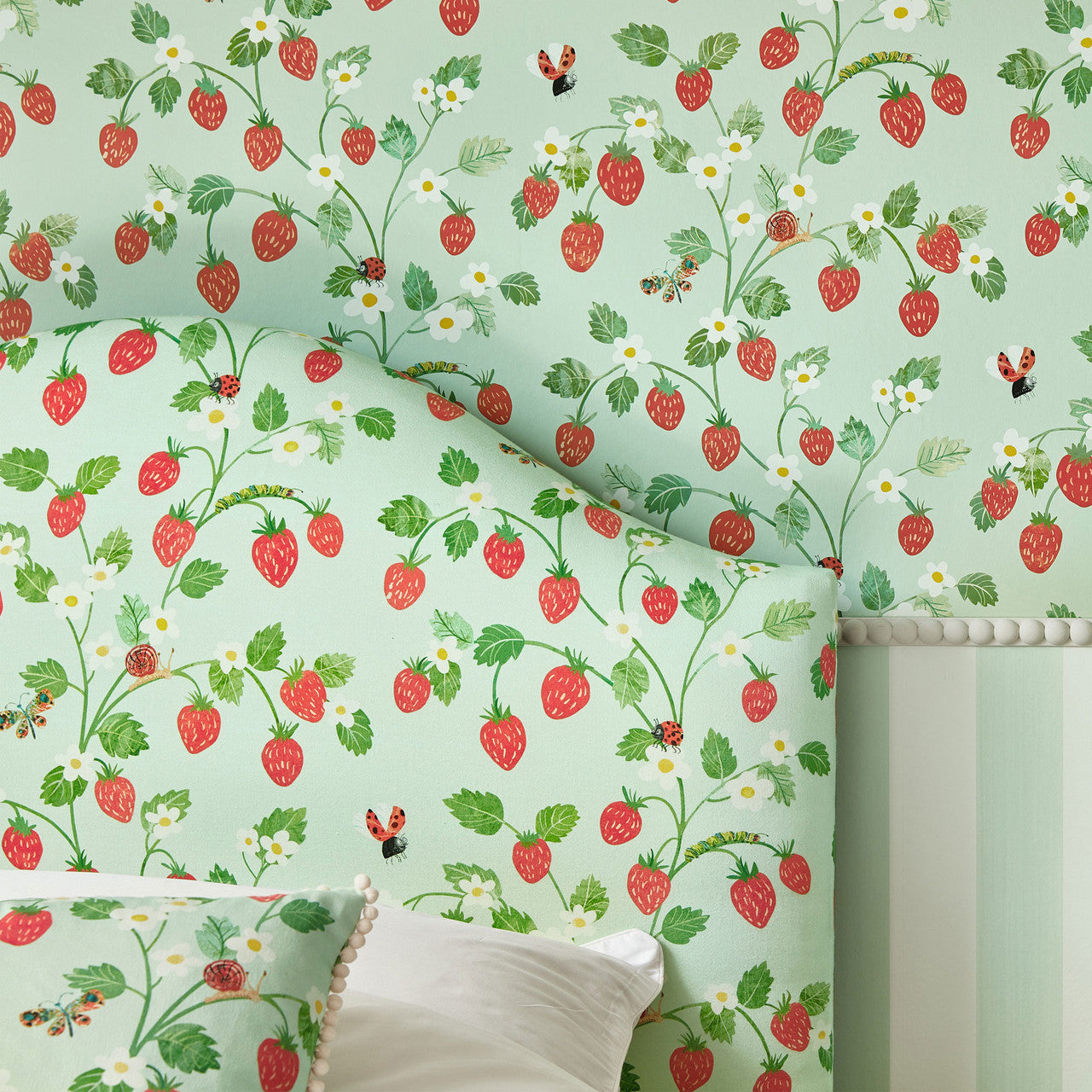 W640/01 Strawberry Patch Picturebook II Wallpaper By Villa Nova