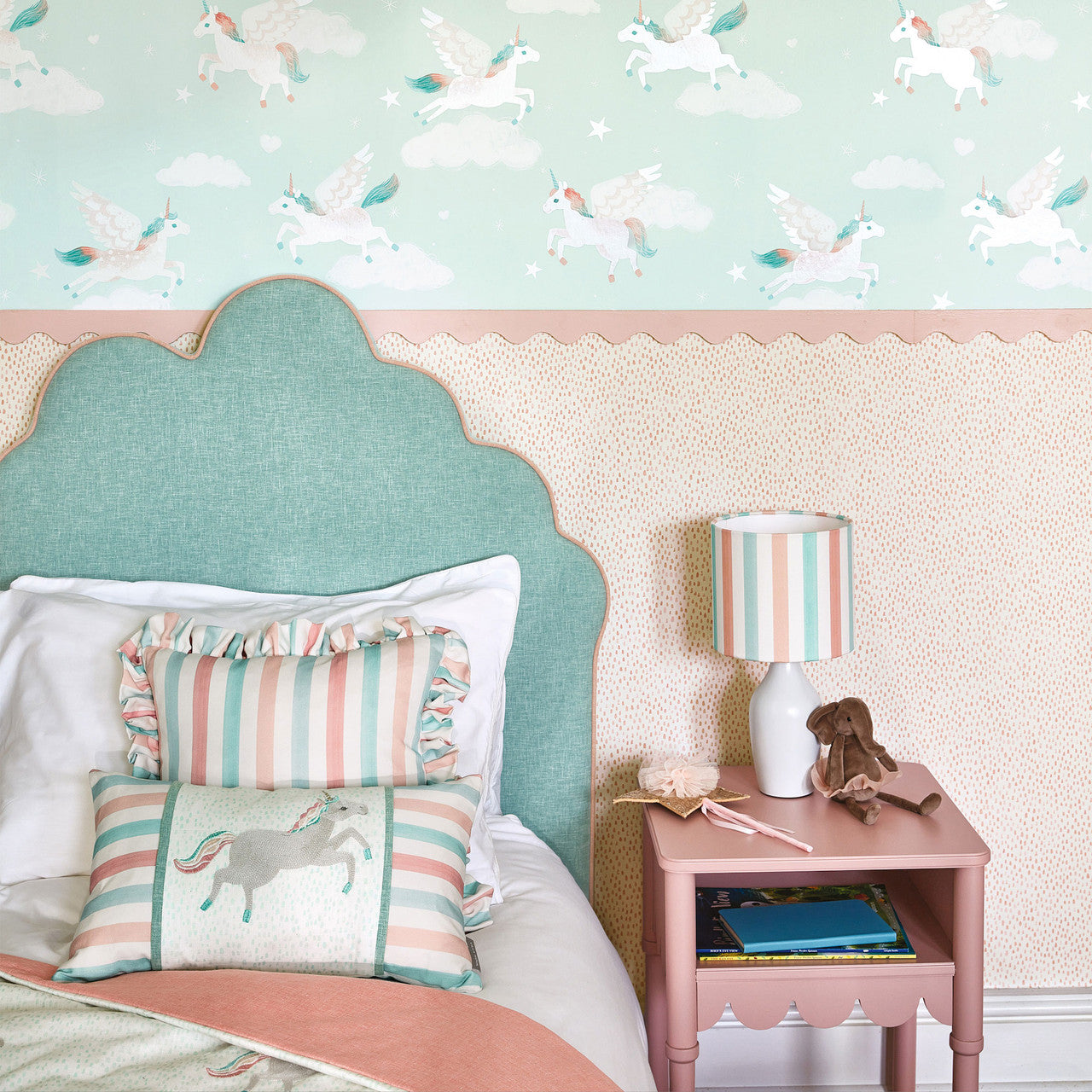 W649/01 Dancing Unicorns Picturebook II Wallpaper By Villa Nova