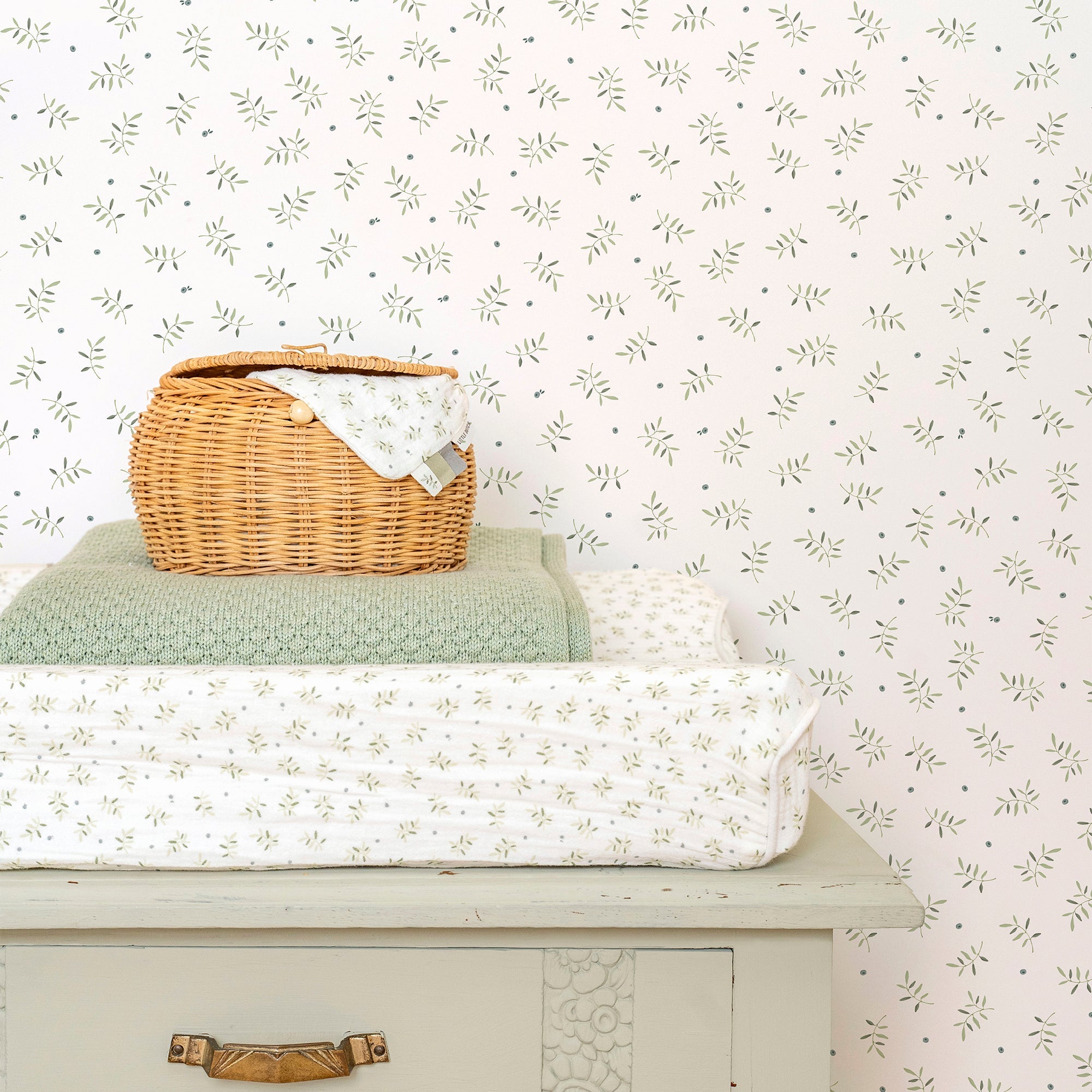 WD111034 Blueberry Leaves White/green Wallpaper by Little Dutch