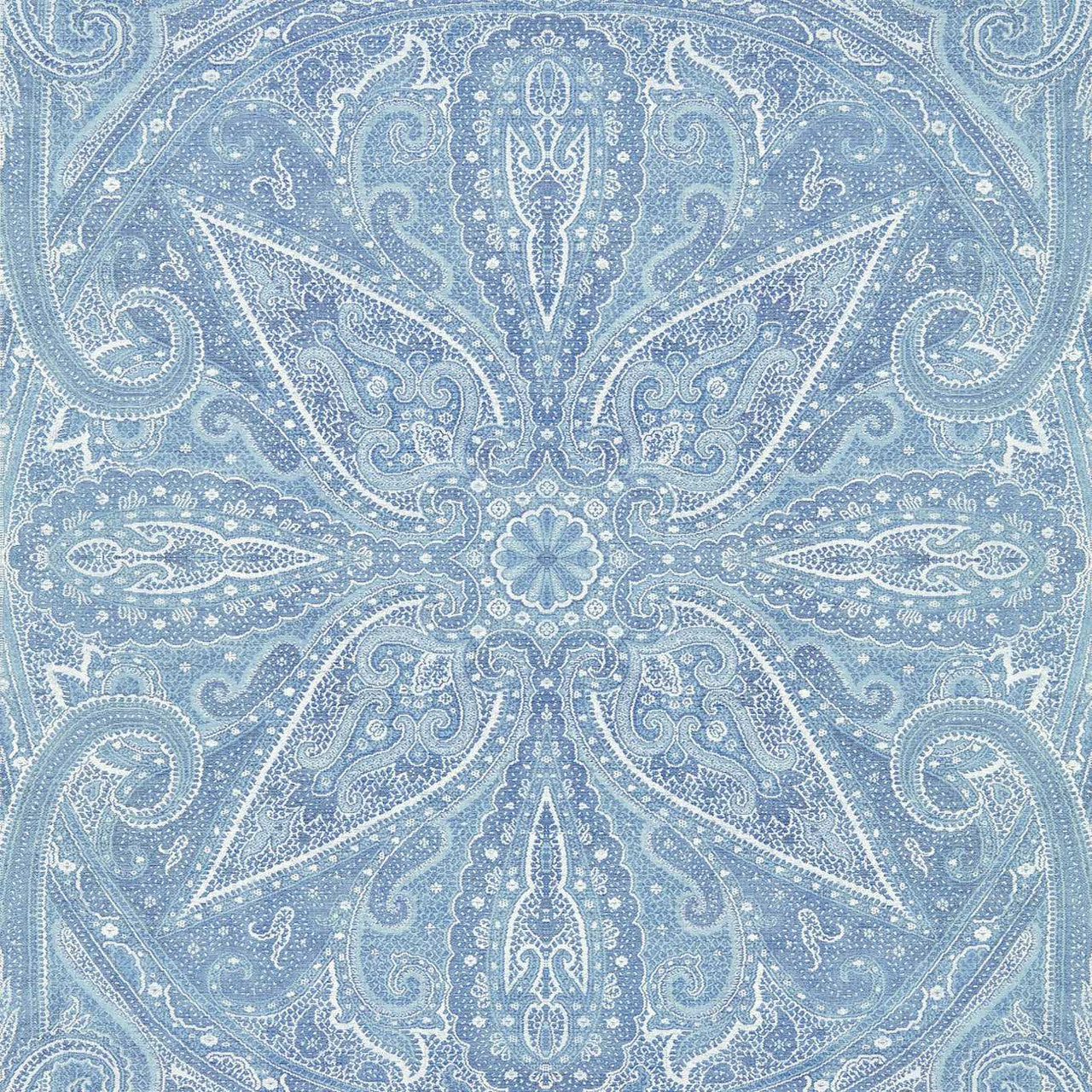 313018 Grand Paisley Cotswolds Manor Silver Wallpaper by Zoffany