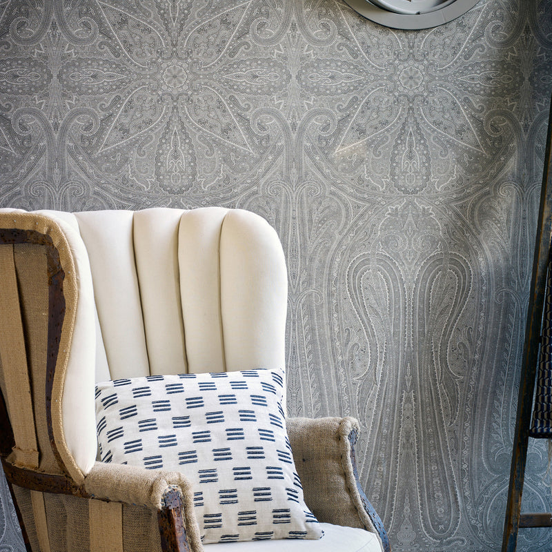 Grand Paisley Cotswolds Manor Silver Wallpaper by Zoffany