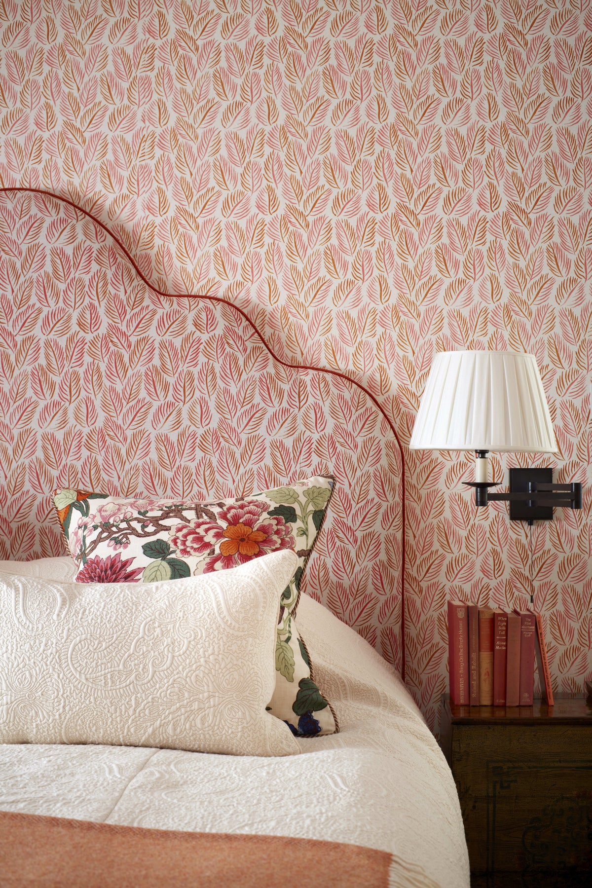 Armatures Feuilles wallpaper by Christopher Farr Cloth in a room setting