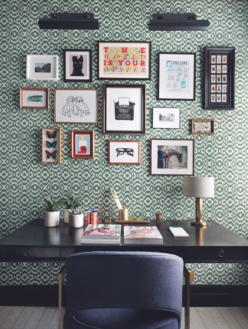 Echo Raffia wallpaper by Christopher Farr Cloth in a room setting
