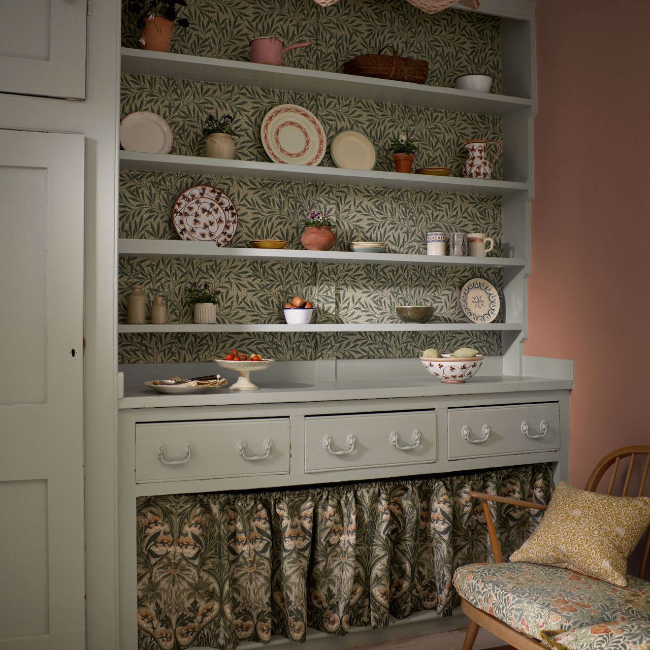 217184 Emery's Willow Emery Walker's House Herball Wallpaper by Morris & Co