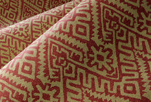 60533 Le Sommet Essentials L'Invité Strawberry Field Wallpaper By Arte