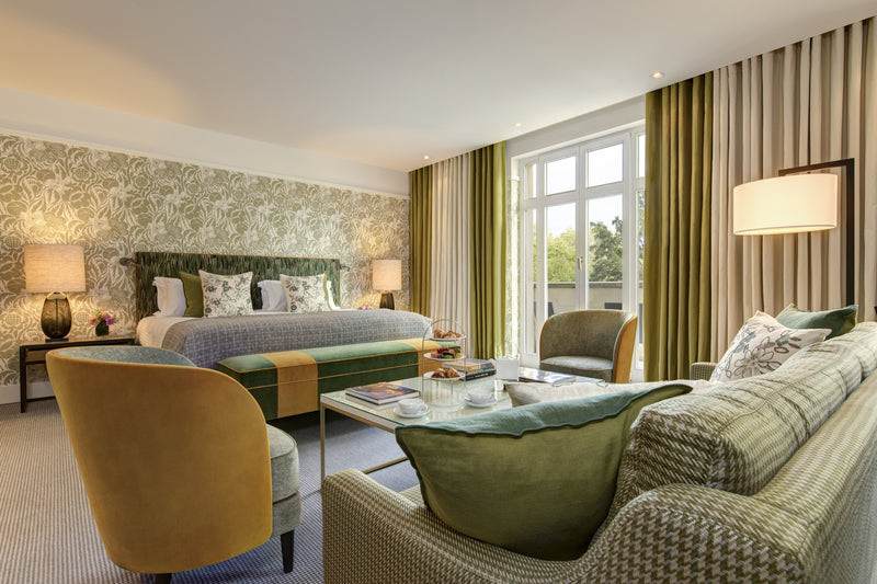 Fleurs Etoilees wallpaper by Christopher Farr Cloth in a room setting