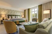 Fleurs Etoilees wallpaper by Christopher Farr Cloth in a room setting