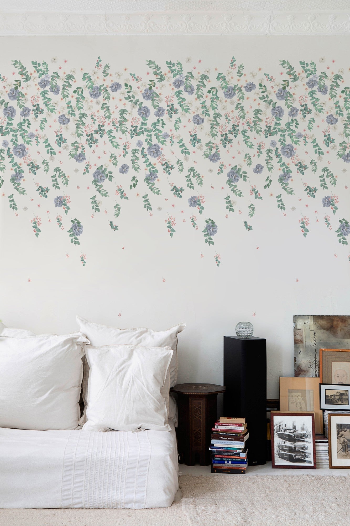 FL05 Florella White Les Vangardes Mural by Tres Tintas