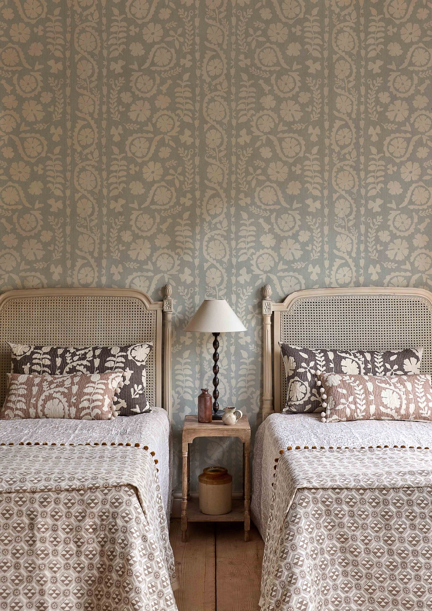 LW 374 513 Rosetta Birch Wallpaper by Lewis & Wood
