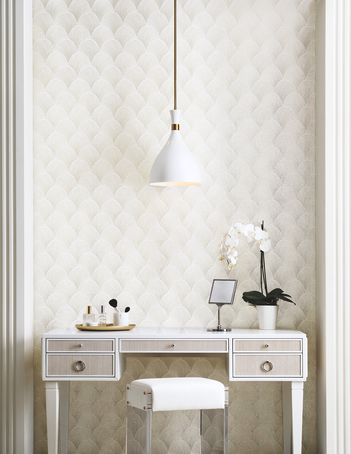 Candice Olson Metallic Scallop White Natural Discovery Wallpaper by York Wallcoverings