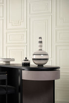 44022 Manoir Objet Cream Wallpaper By Arte