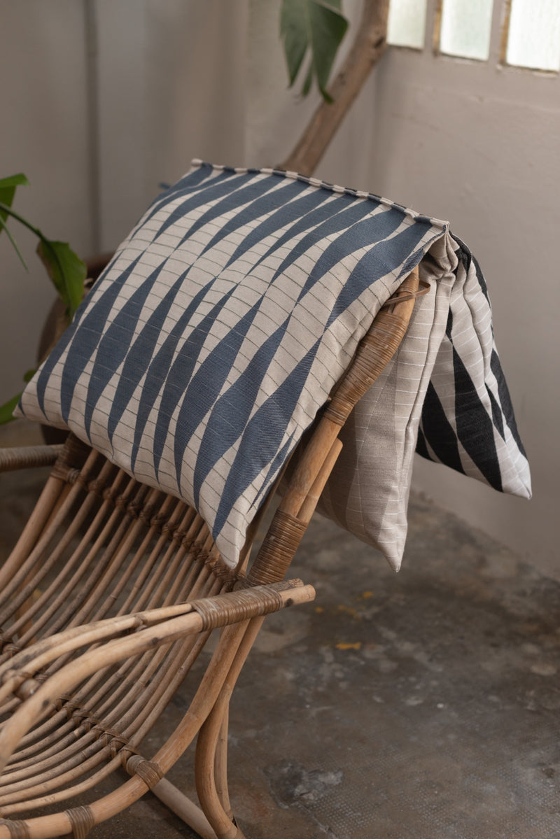 Backgammon Añil Maasai Fabric by Coordonné