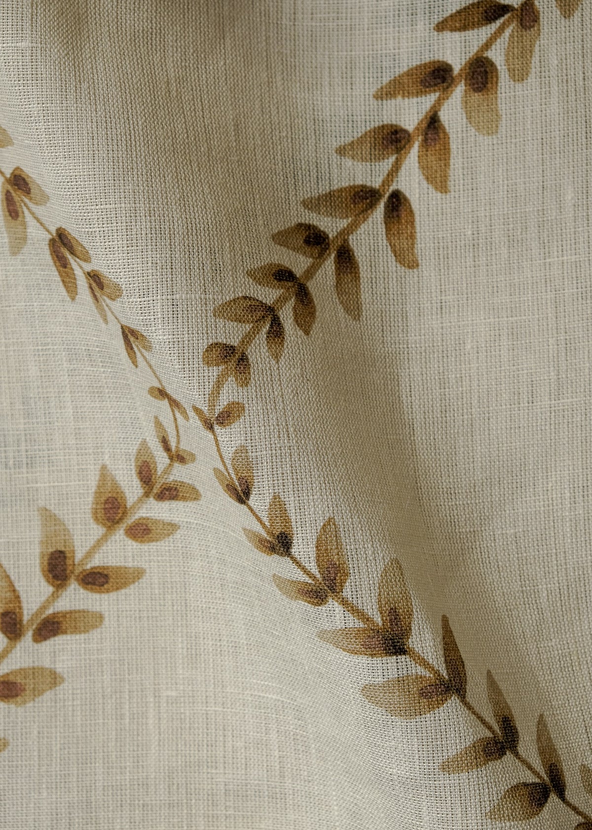 Ivy Garland Prune Cotswolds Fabric by Coordonné